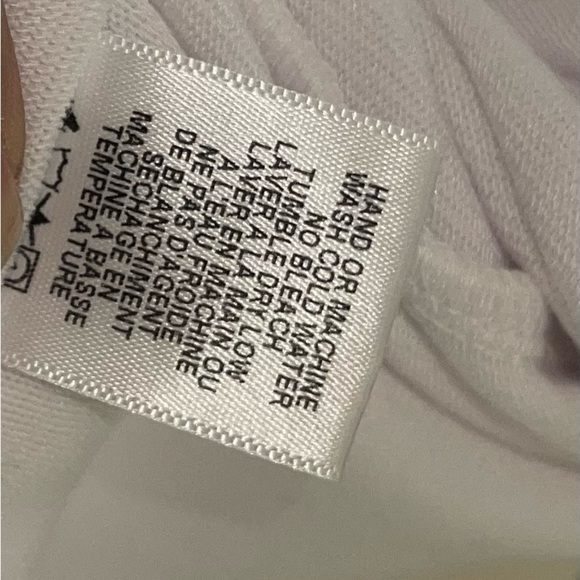 NWT Wildfox Women's White/Red Giftwrap
Bow Scoop Neck Holiday Sweater - Picture 7 of 8